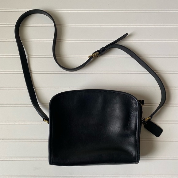Coach Handbags - Coach | Women's Vintage Black Leather Metropolis Zip Bag 9087